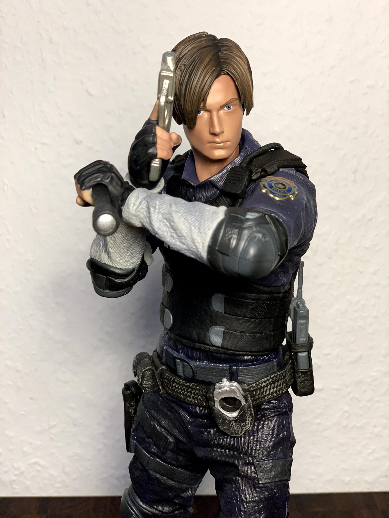 Resident Evil 2 Collectors Edition - Leon S. Kennedy Figur ...