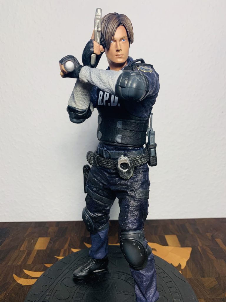 Resident Evil 2 Collectors Edition - Leon S. Kennedy Figur ...