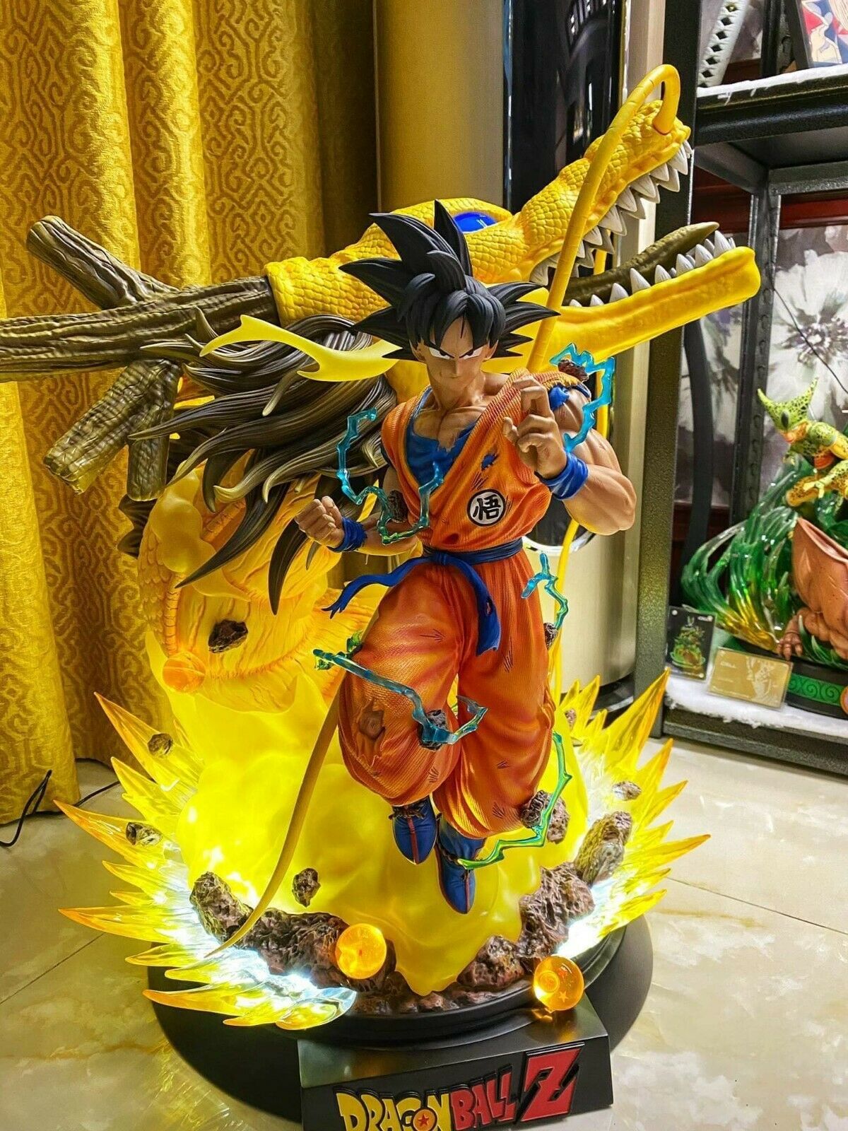 Dragon Ball Z Golden Son Goku Resin Statue Von Legendary